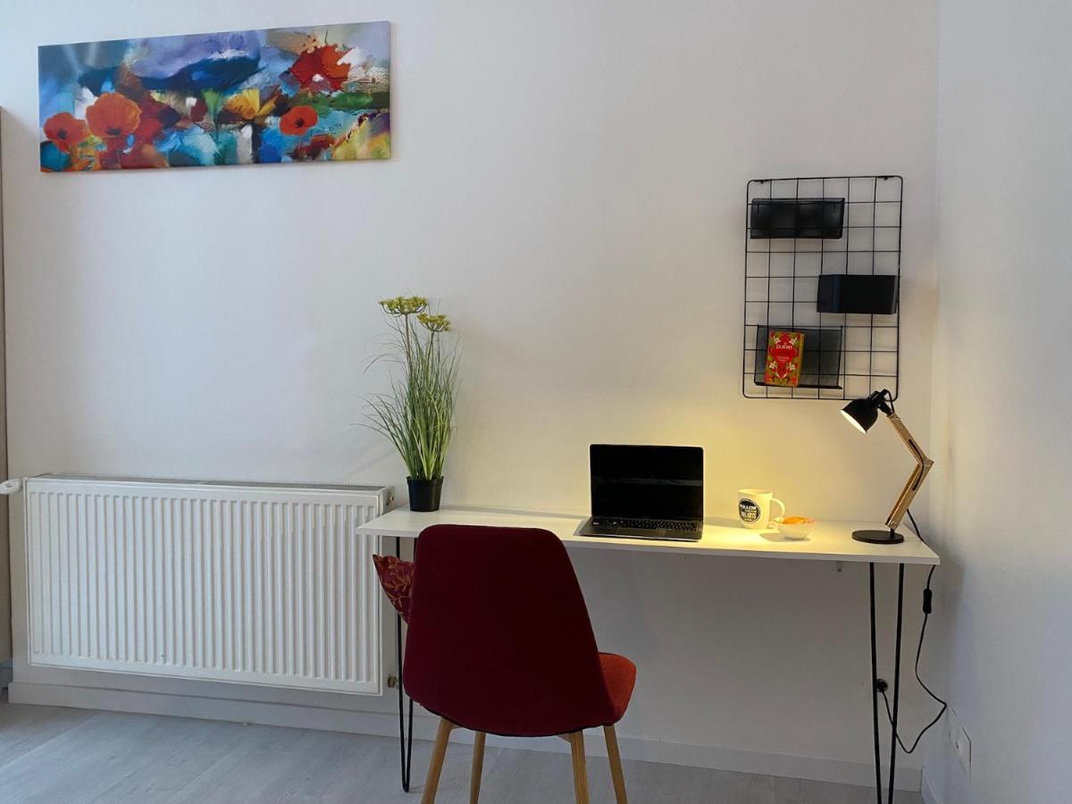 La Maison D'Angelique - Colocation Hoteliere A 150M Gare Tgv- Grande Cuisine Equipee & Salon - Fibre - Netflix Niort Bagian luar foto