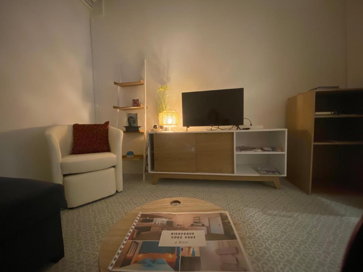 La Maison D'Angelique - Colocation Hoteliere A 150M Gare Tgv- Grande Cuisine Equipee & Salon - Fibre - Netflix Niort Bagian luar foto